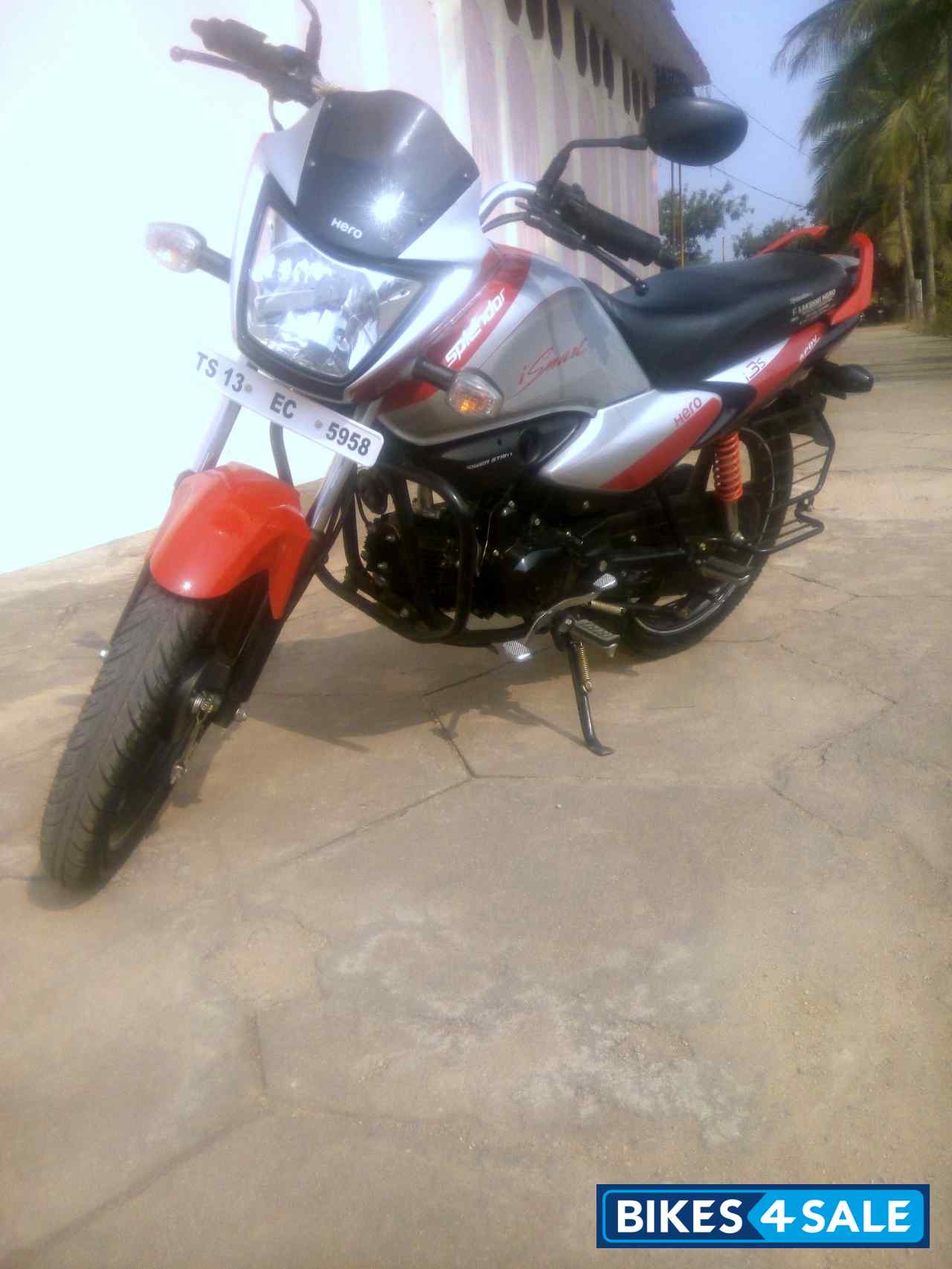 Red & Black Hero Splendor iSmart