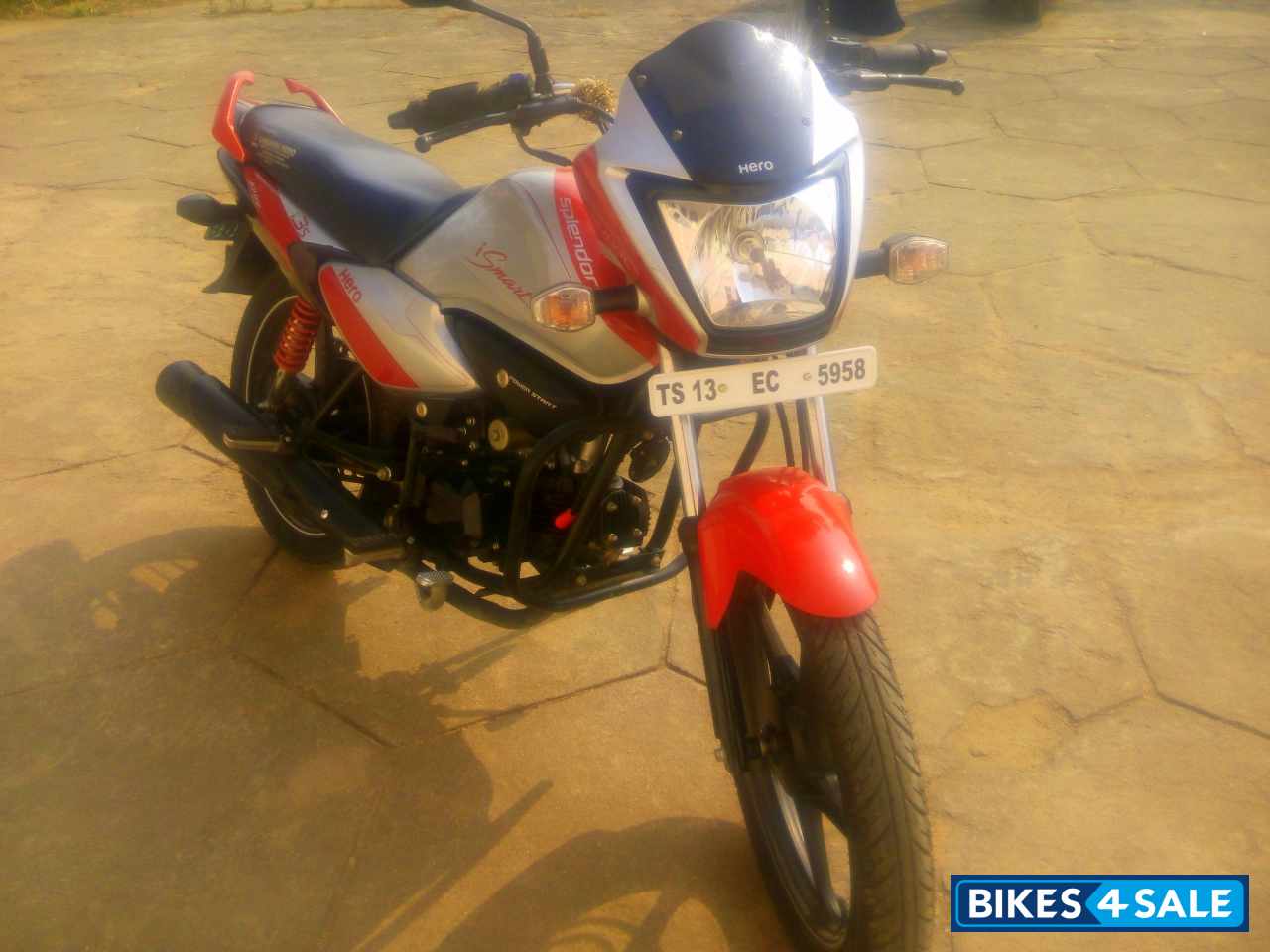 Red & Black Hero Splendor iSmart