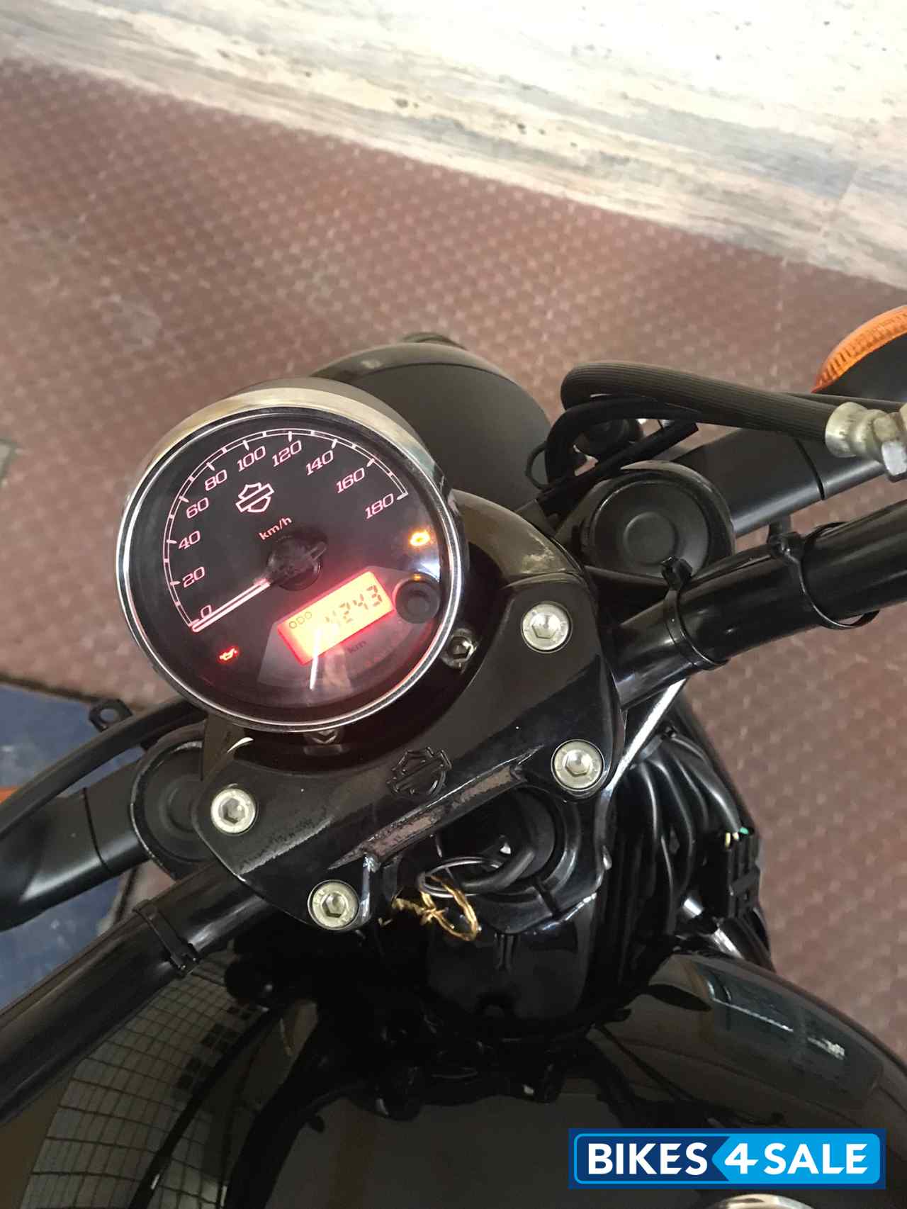 Black Harley Davidson Street 750