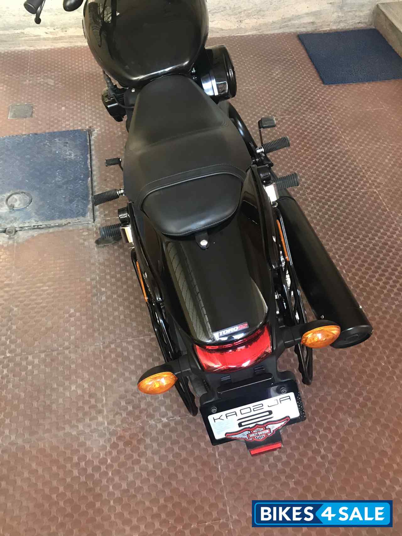 Black Harley Davidson Street 750