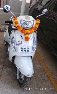 White Suzuki Access 125 Special Edition