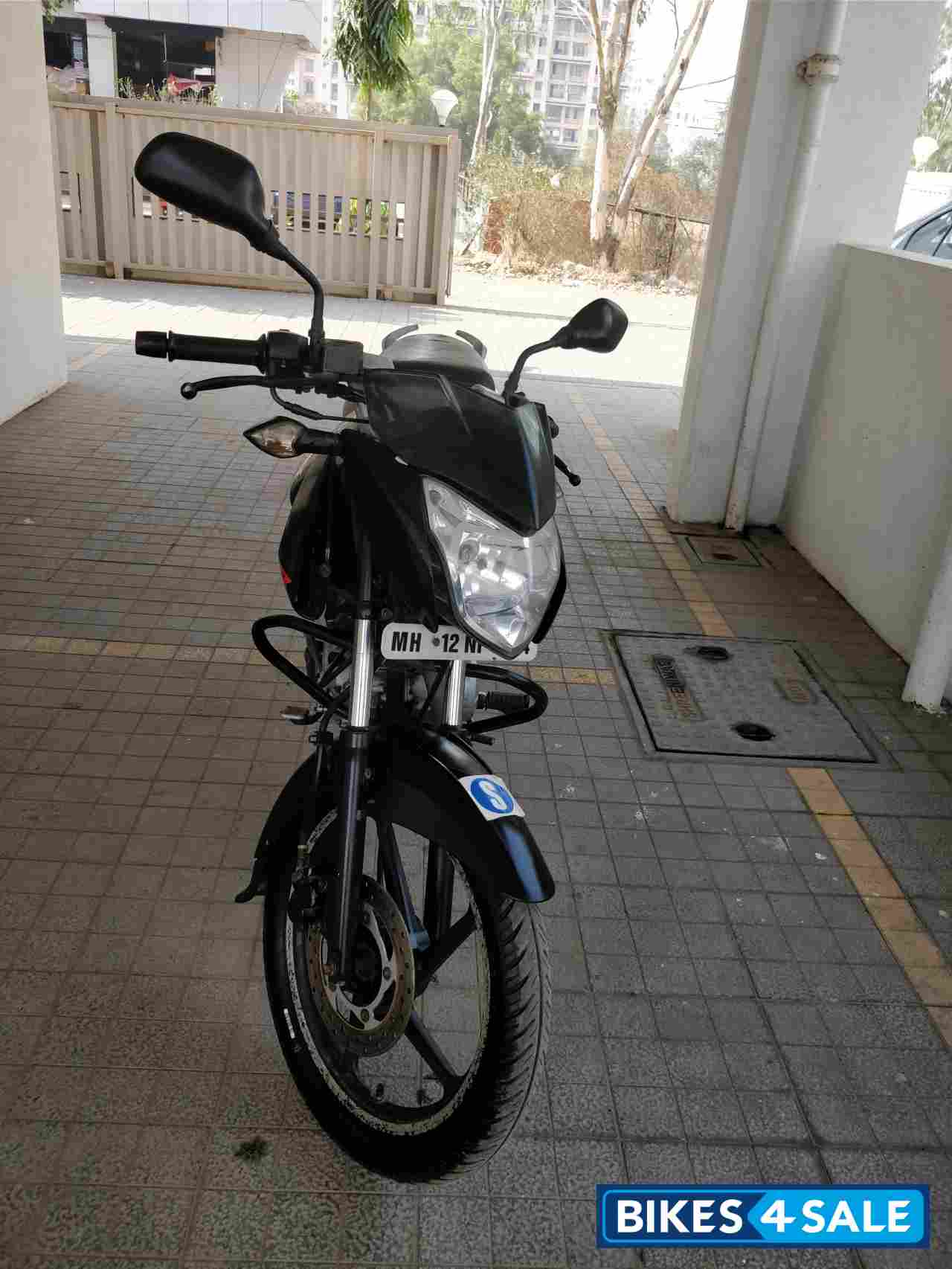 Black Bajaj Pulsar 135LS Black Bajaj Pulsar 135LS
