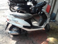 White Mahindra Rodeo RZ