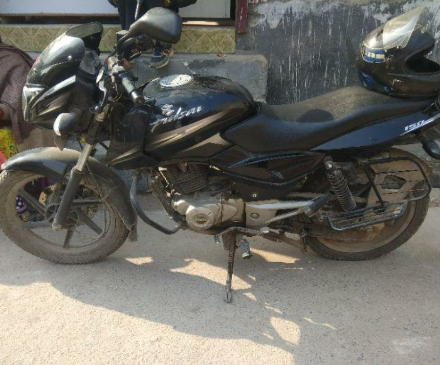 Black Bajaj Pulsar 150 DTSi