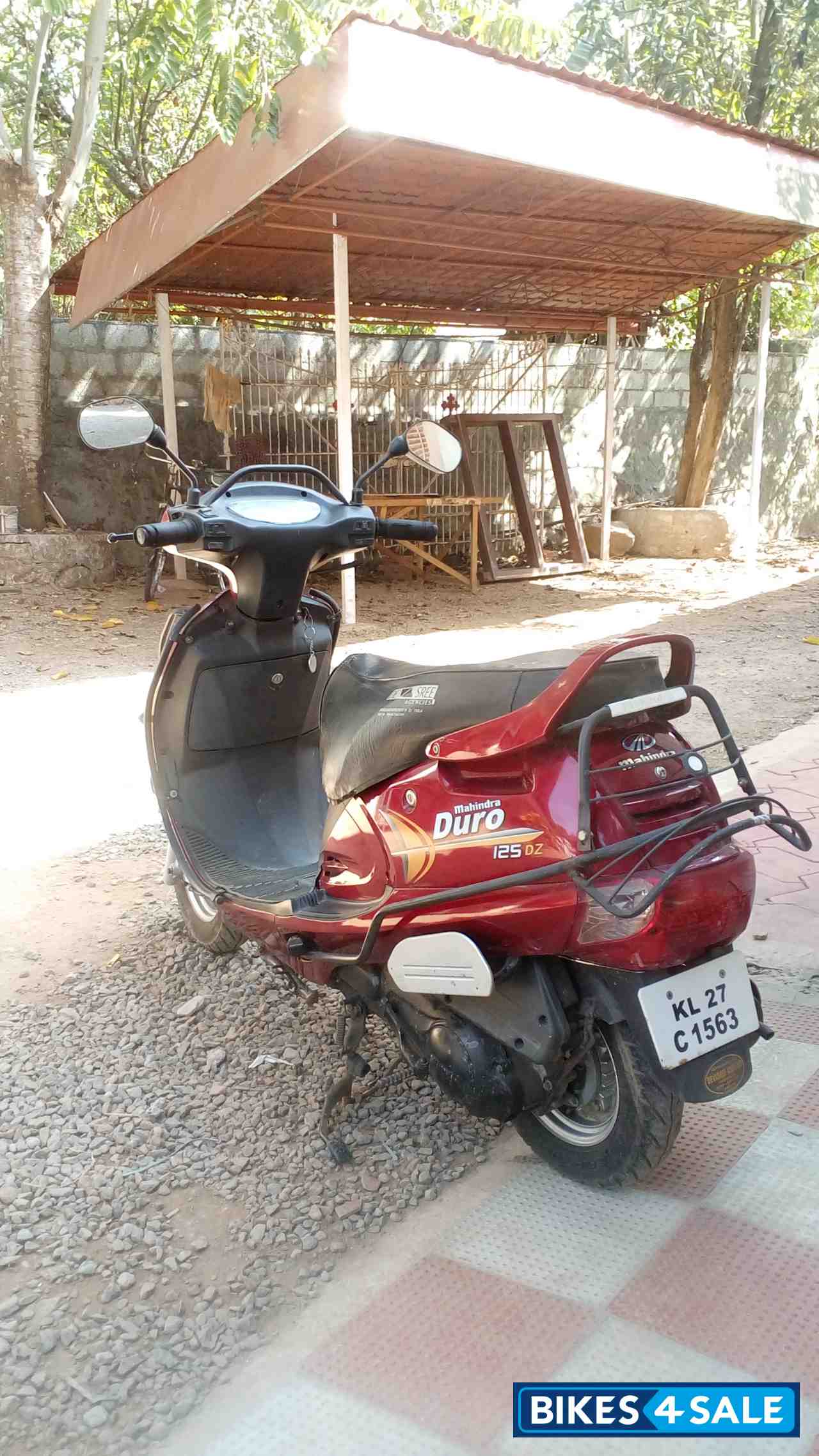 Red Mahindra Duro DZ