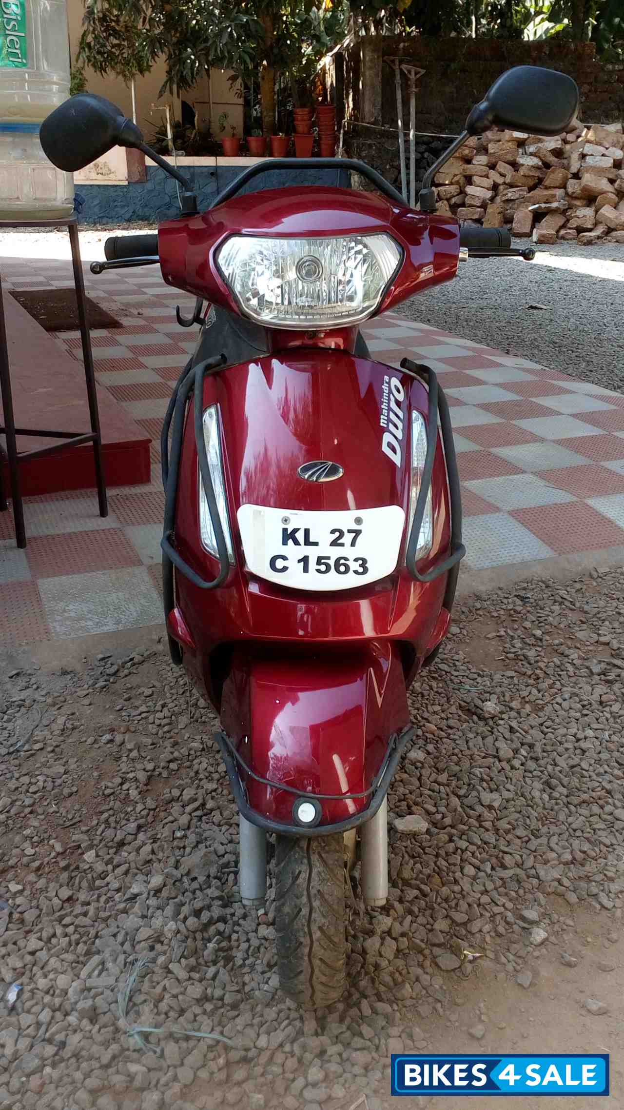 Red Mahindra Duro DZ