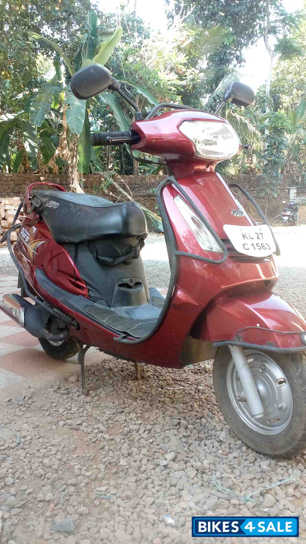Red Mahindra Duro DZ