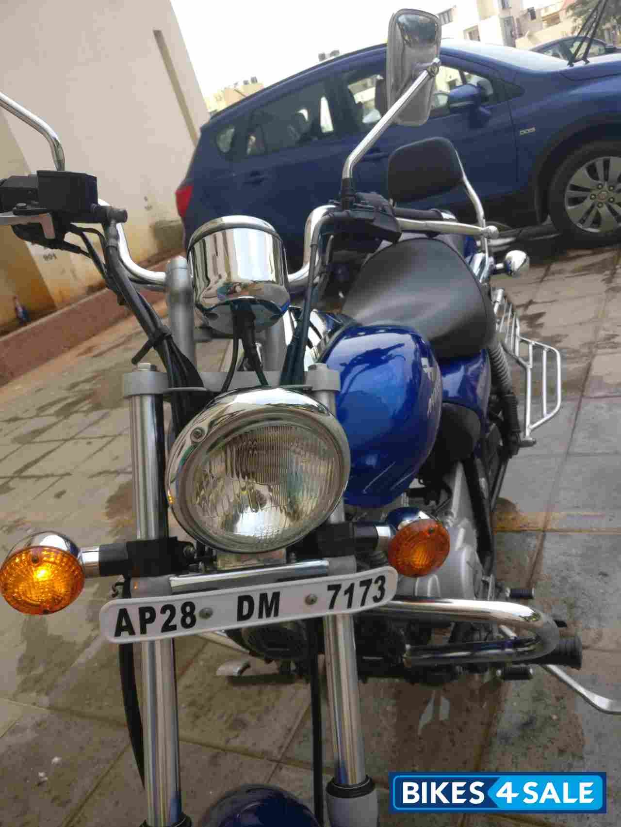 Plasma Blue Bajaj Avenger 220 DTS-i