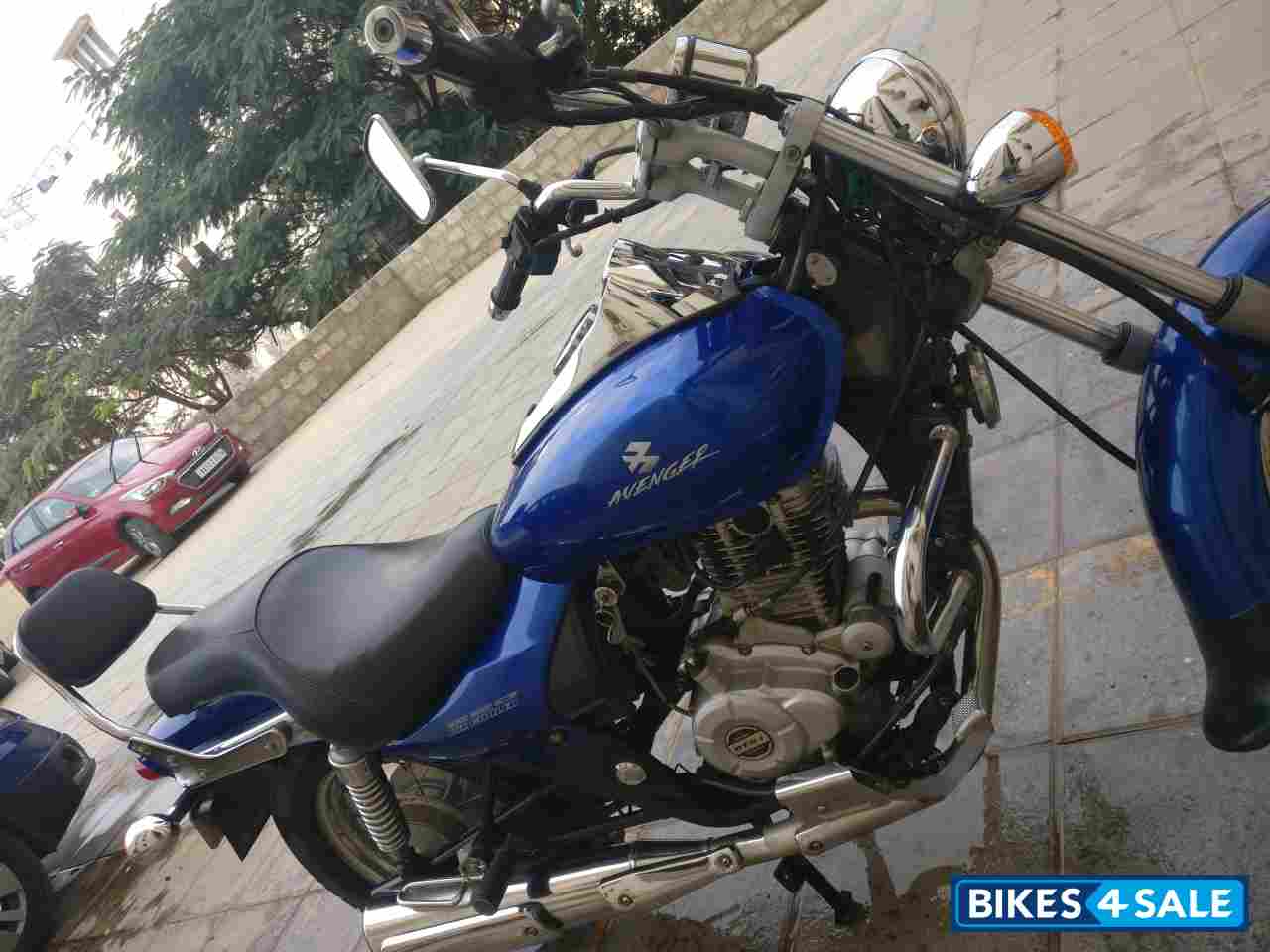 Plasma Blue Bajaj Avenger 220 DTS-i