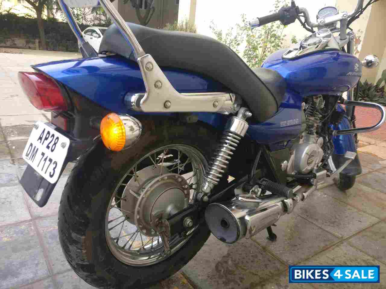 Plasma Blue Bajaj Avenger 220 DTS-i