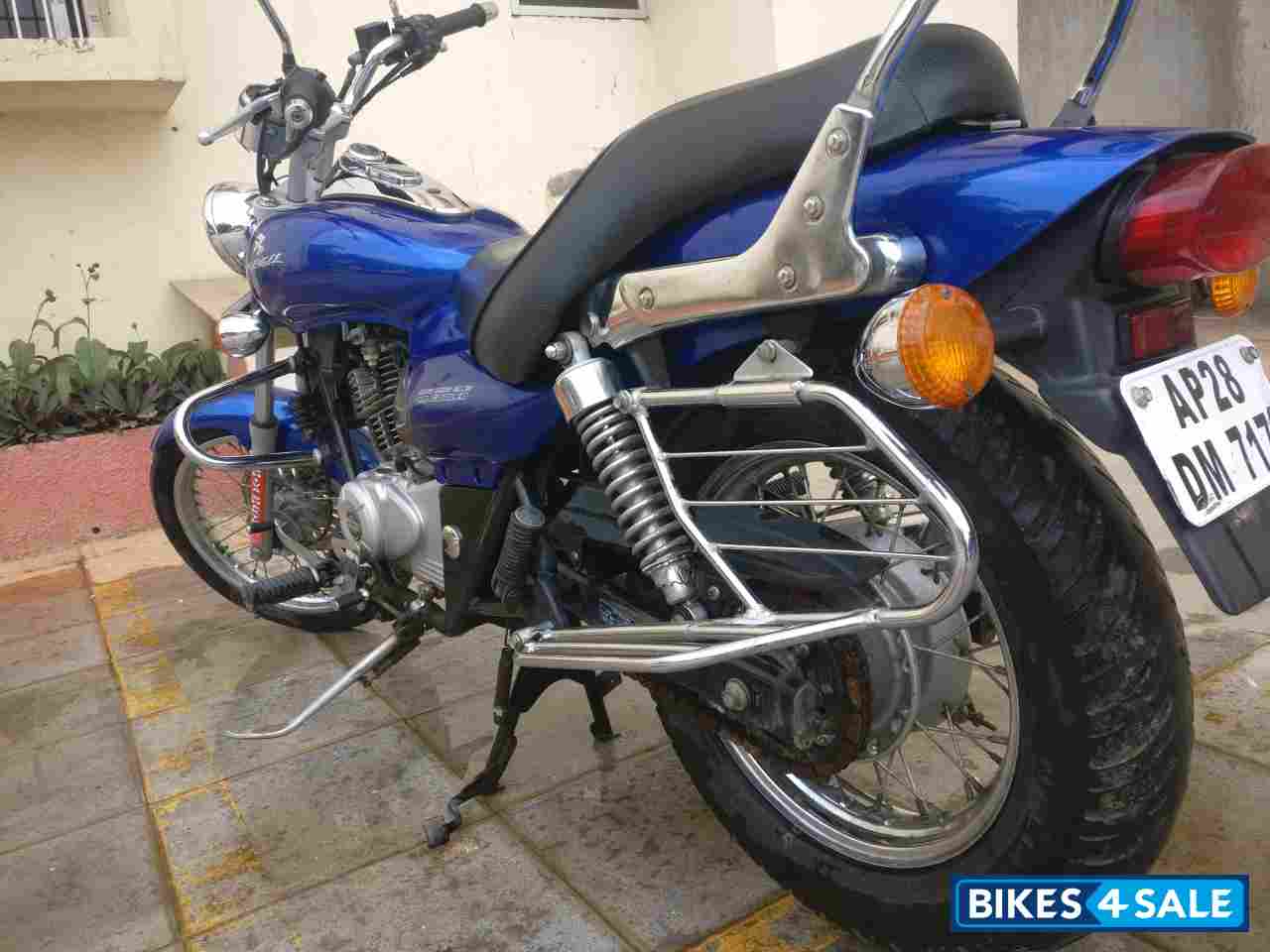 Plasma Blue Bajaj Avenger 220 DTS-i