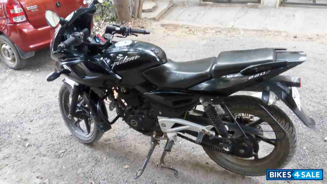 Black Bajaj Pulsar 220 DTSFi