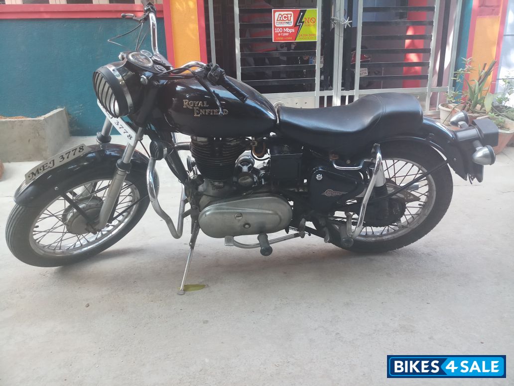 Black Royal Enfield Bullet