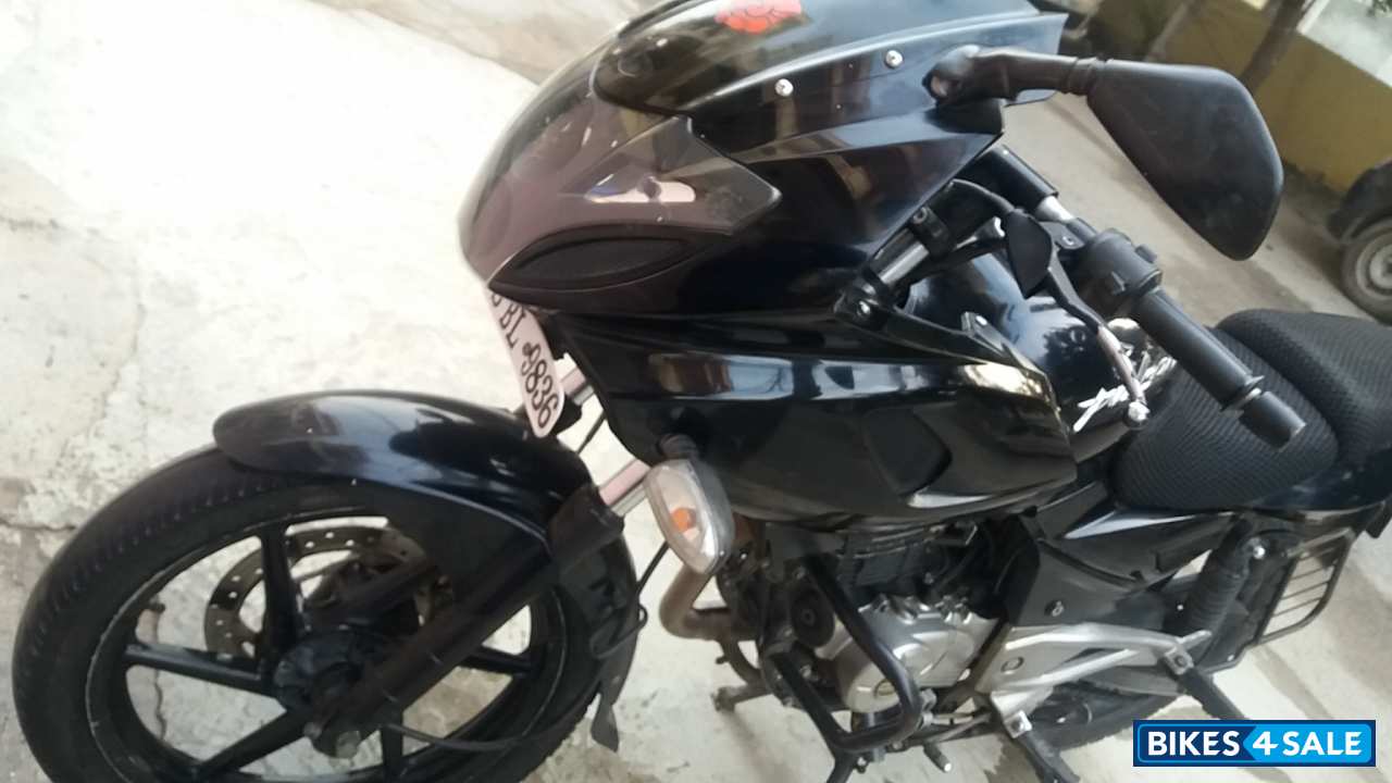 Black Bajaj Pulsar 220 DTSi