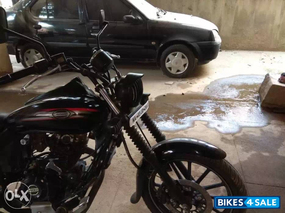 Black Bajaj Avenger Street 220