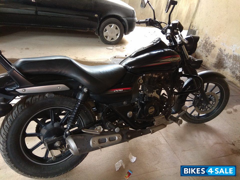 Black Bajaj Avenger Street 220 Black Bajaj Avenger Street 220