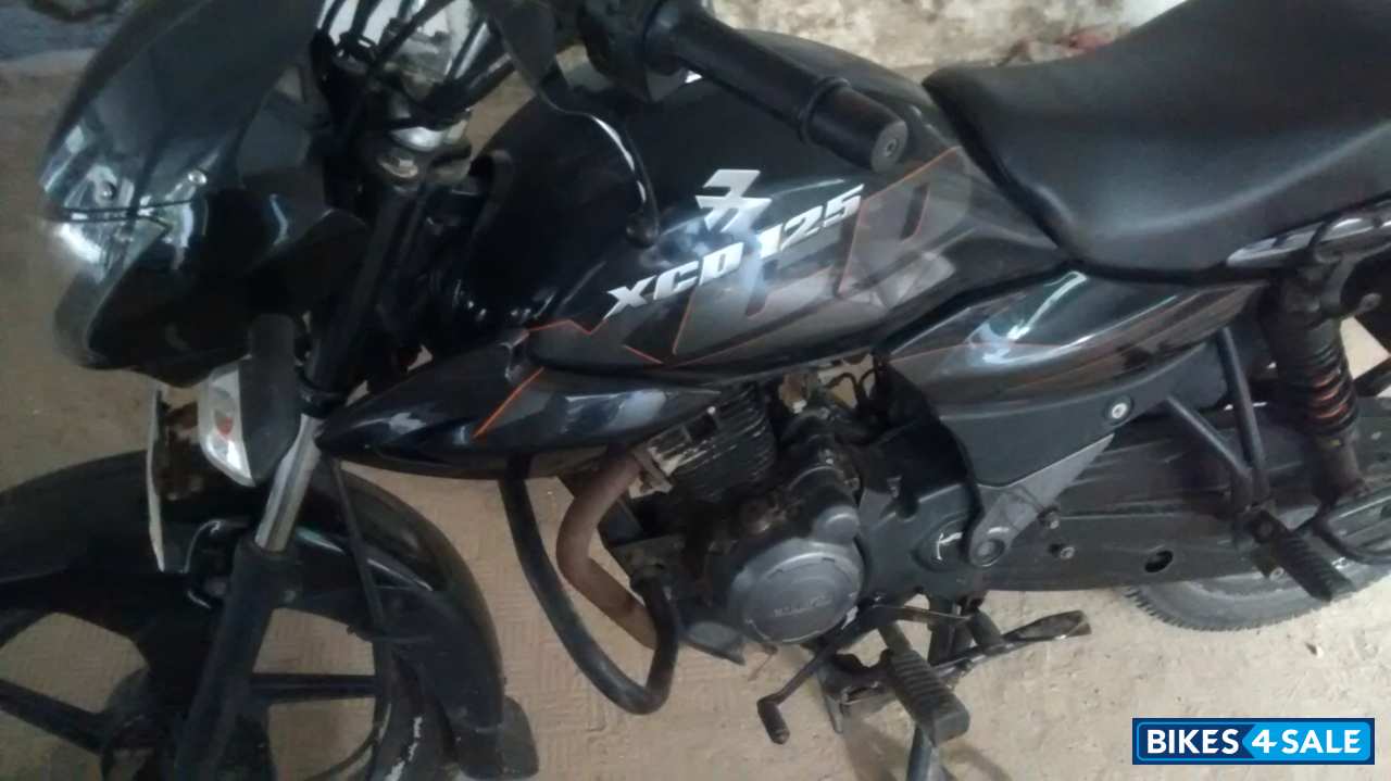 Black Bajaj XCD 125 DTS-Si