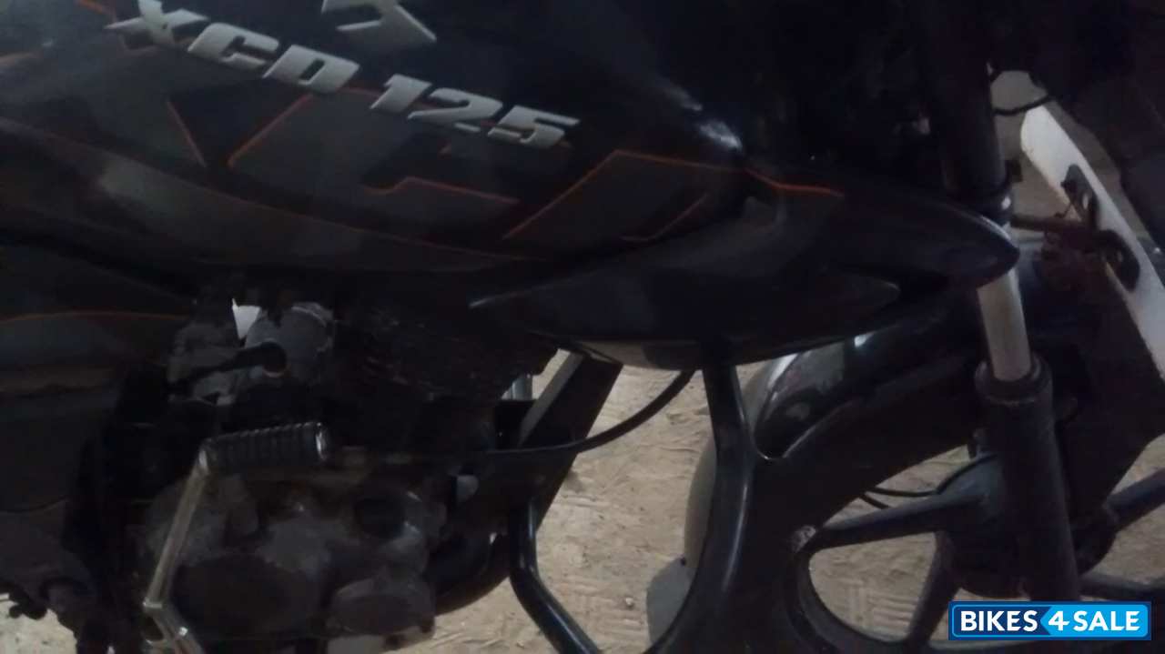 Black Bajaj XCD 125 DTS-Si Black Bajaj XCD 125 DTS-Si