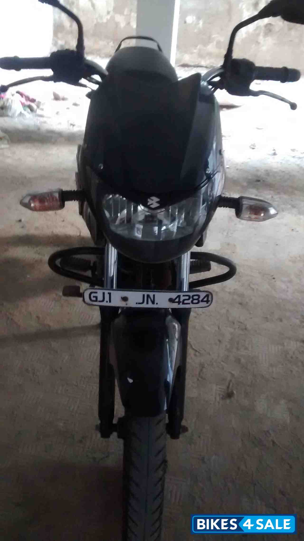 Black Bajaj XCD 125 DTS-Si Black Bajaj XCD 125 DTS-Si