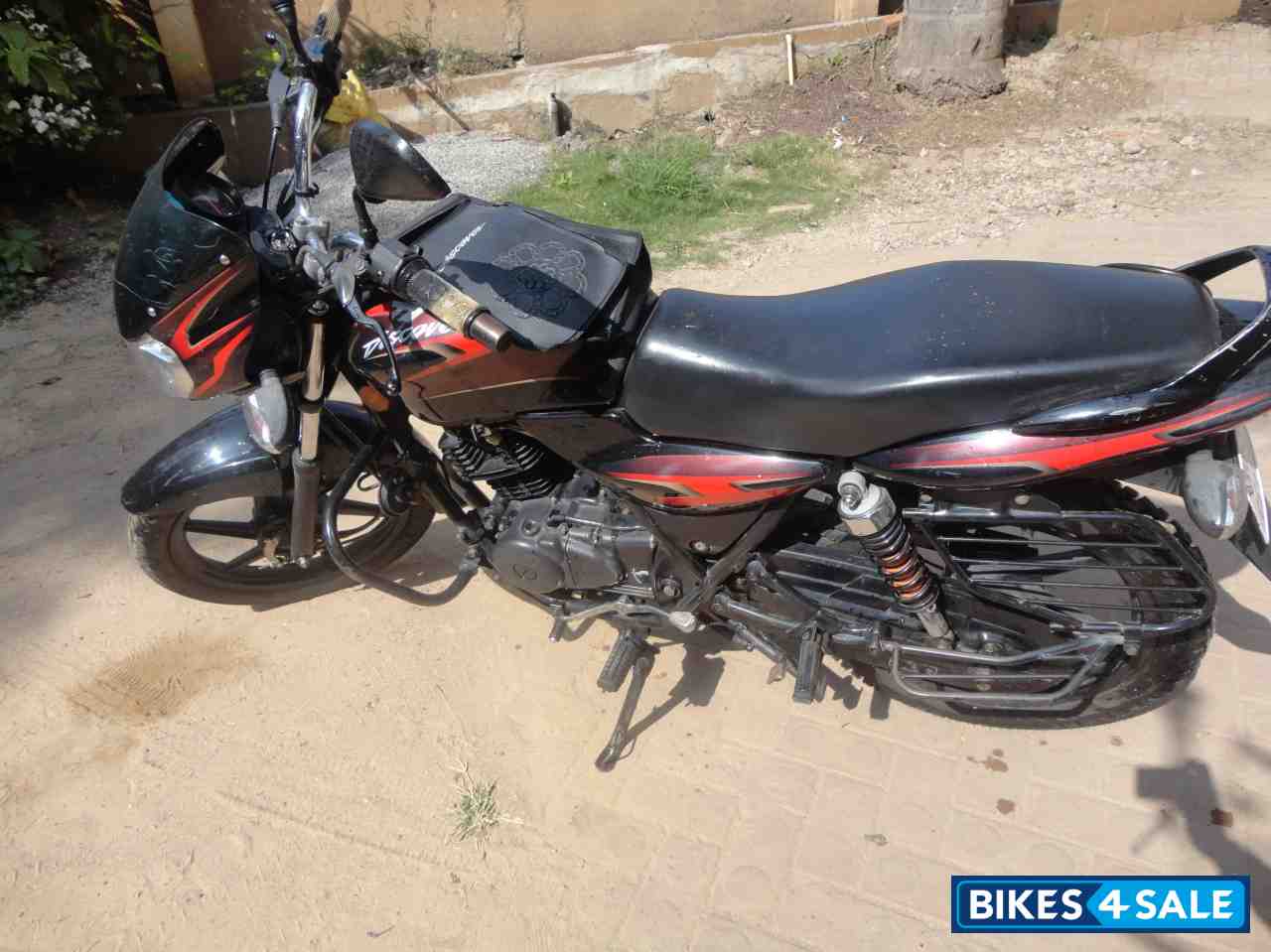 Black And Red Bajaj Discover DTSi 125