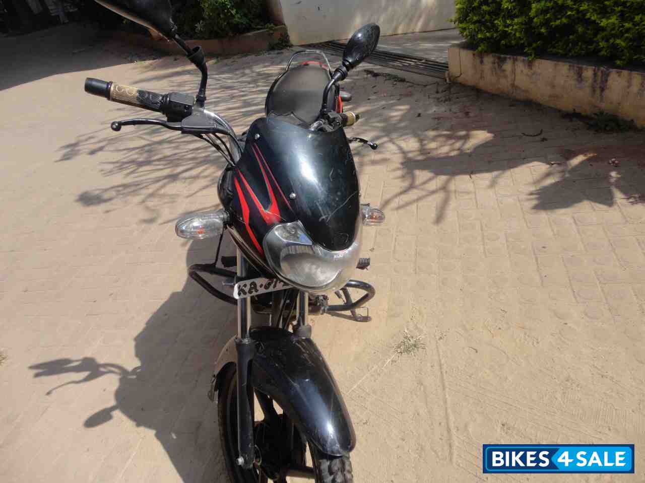 Black And Red Bajaj Discover DTSi 125