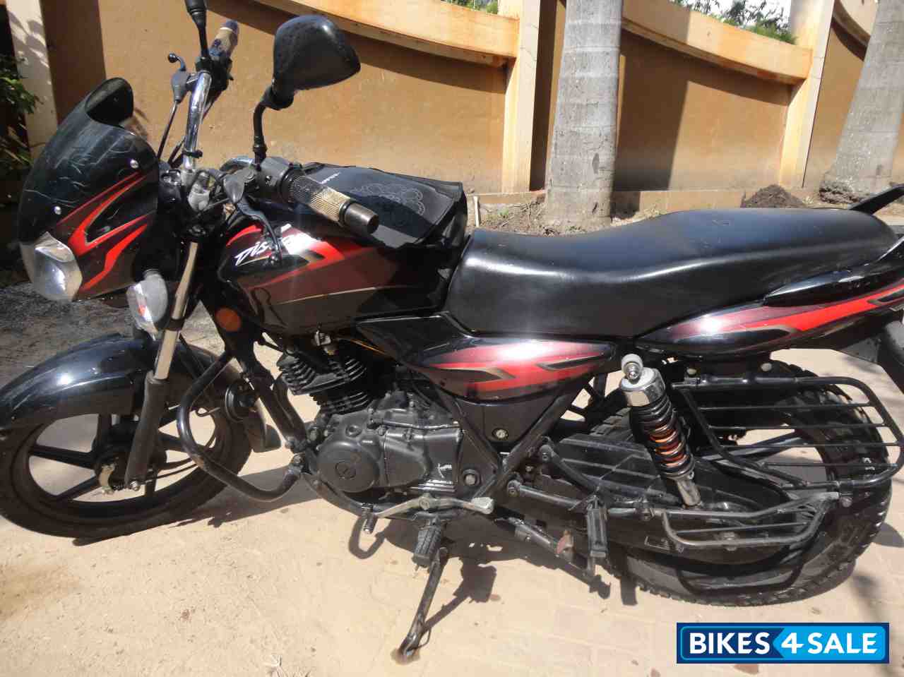 Black And Red Bajaj Discover DTSi 125