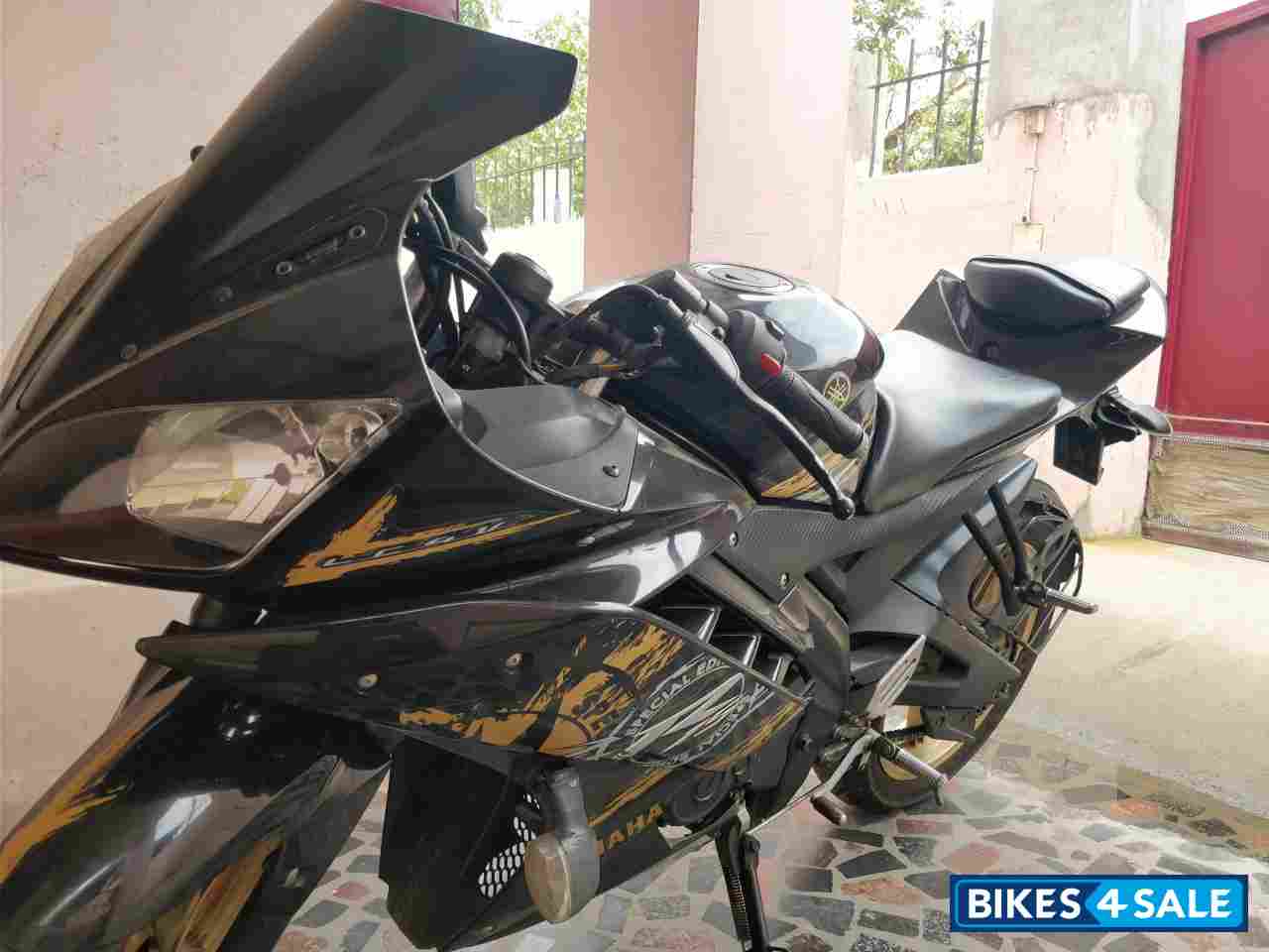 Gold Yamaha YZF R15 V2