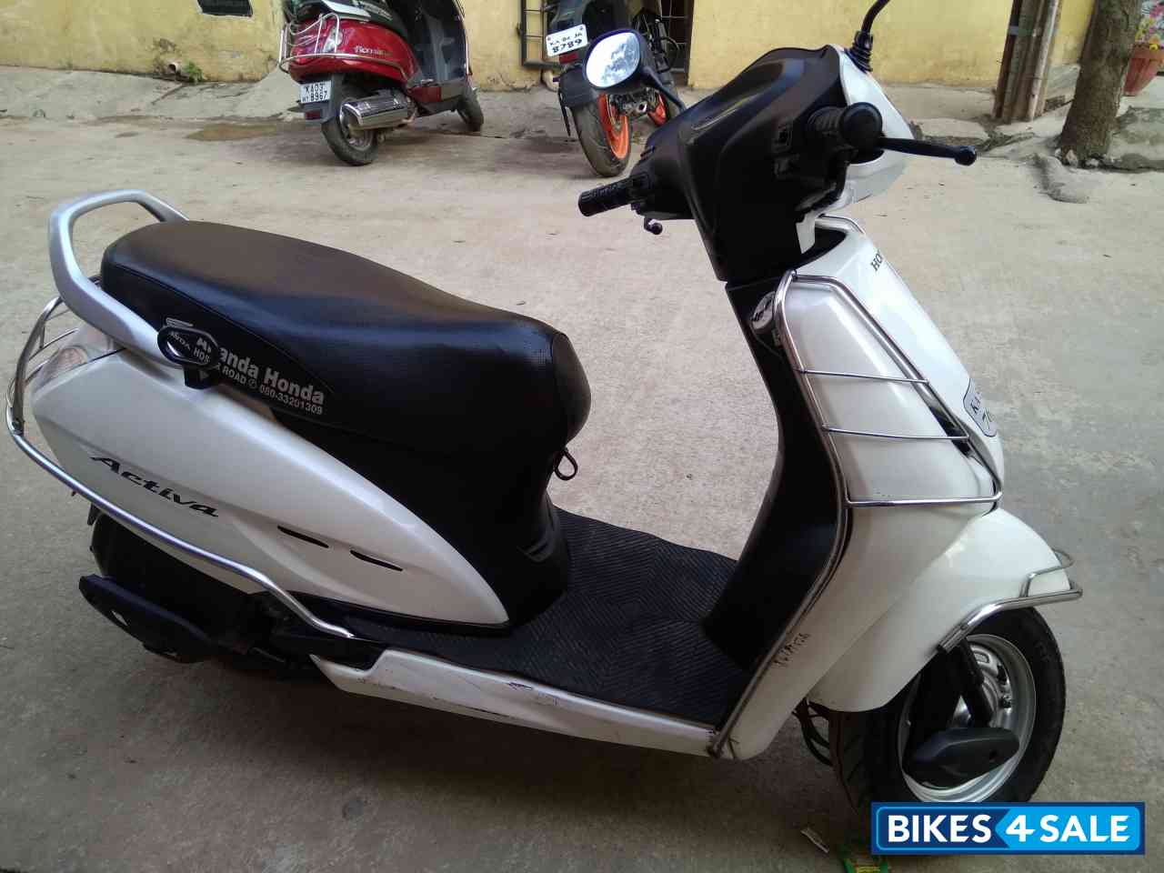White Honda Activa