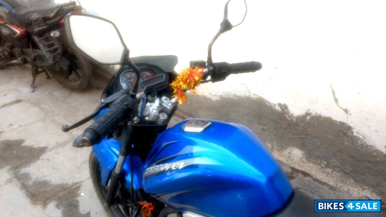 Blue Bajaj Discover 125 ST