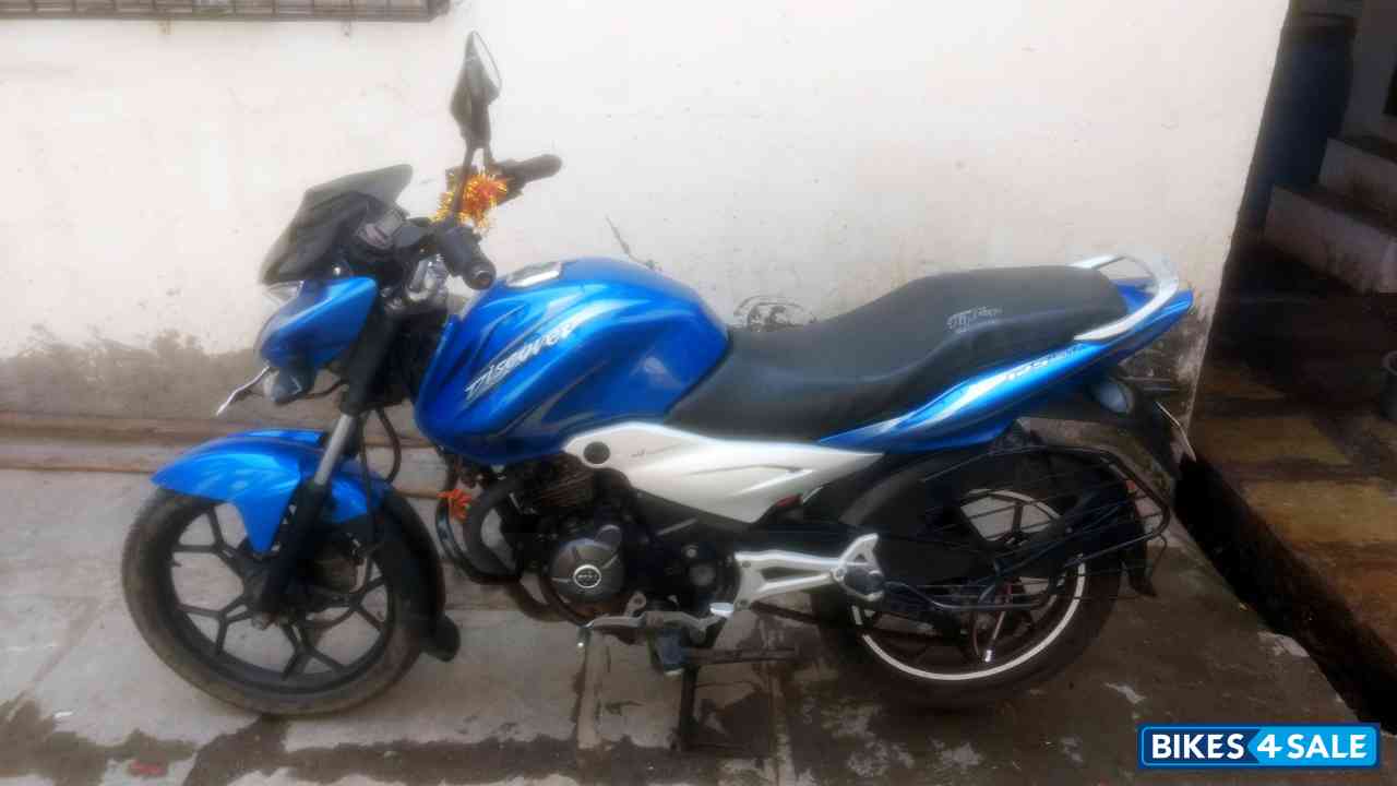 Blue Bajaj Discover 125 ST