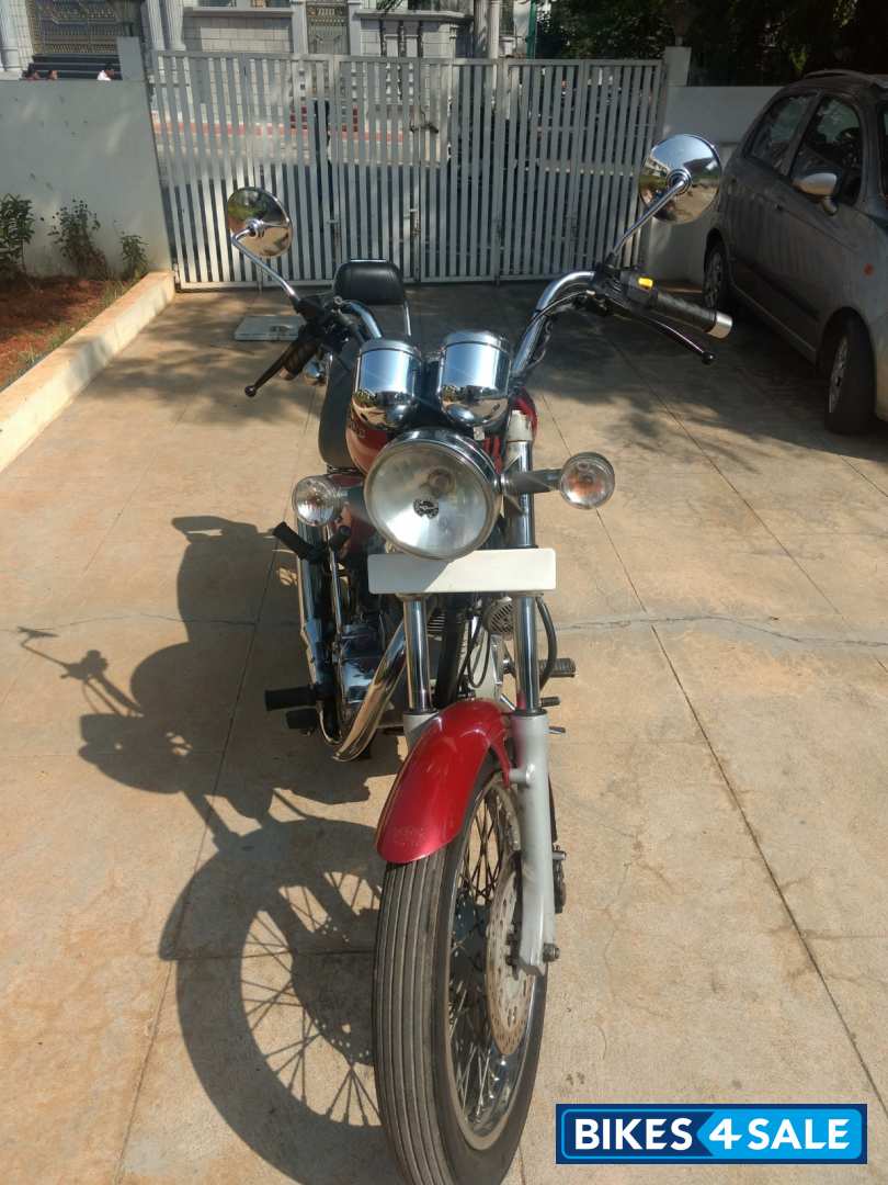Red Royal Enfield Thunderbird TwinSpark 350 Red Royal Enfield Thunderbird TwinSpark 350