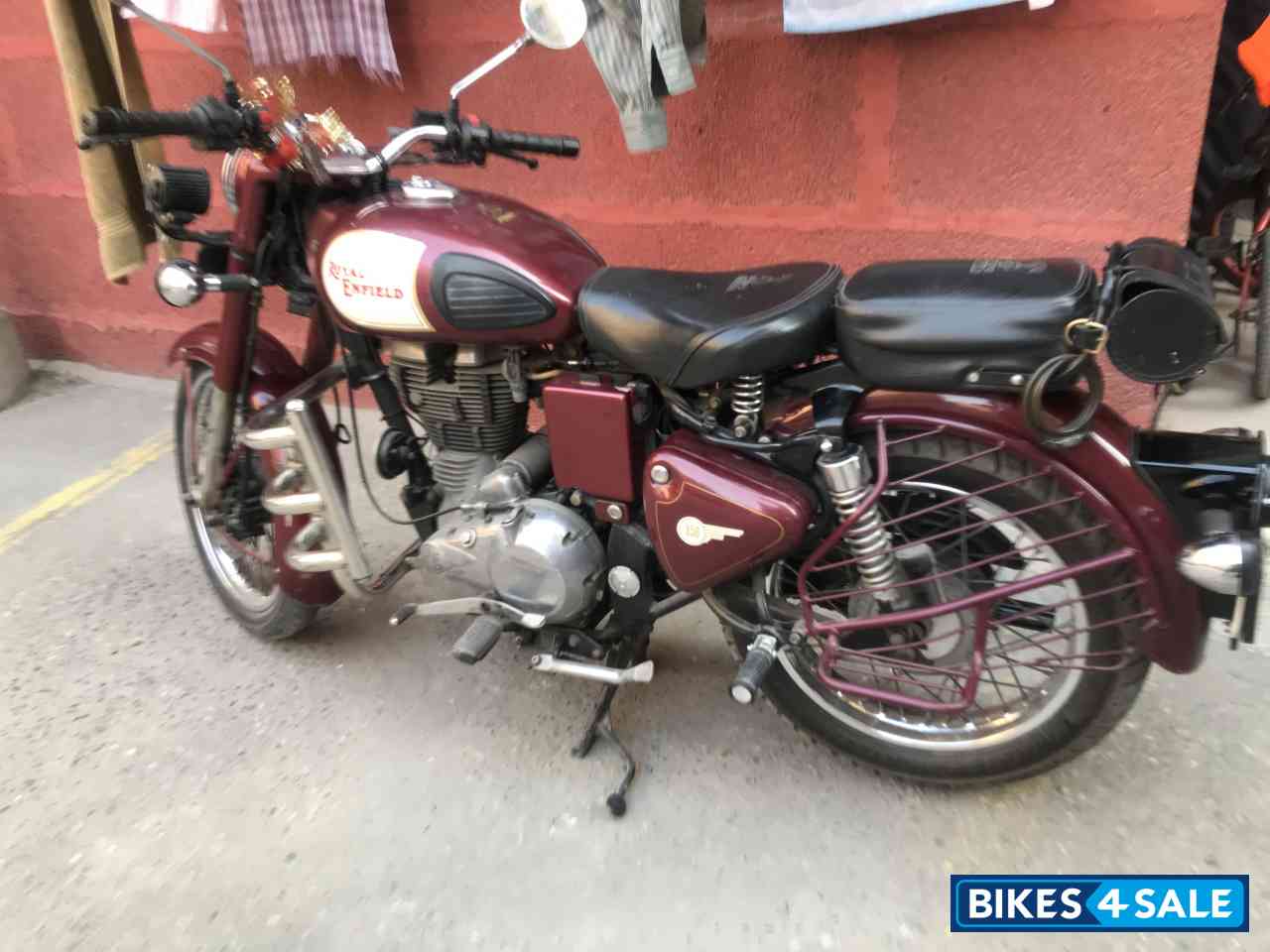Maroon Royal Enfield Classic 350 Maroon Royal Enfield Classic 350