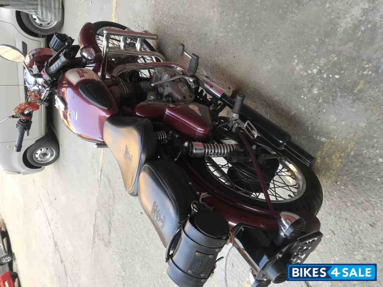 Maroon Royal Enfield Classic 350 Maroon Royal Enfield Classic 350