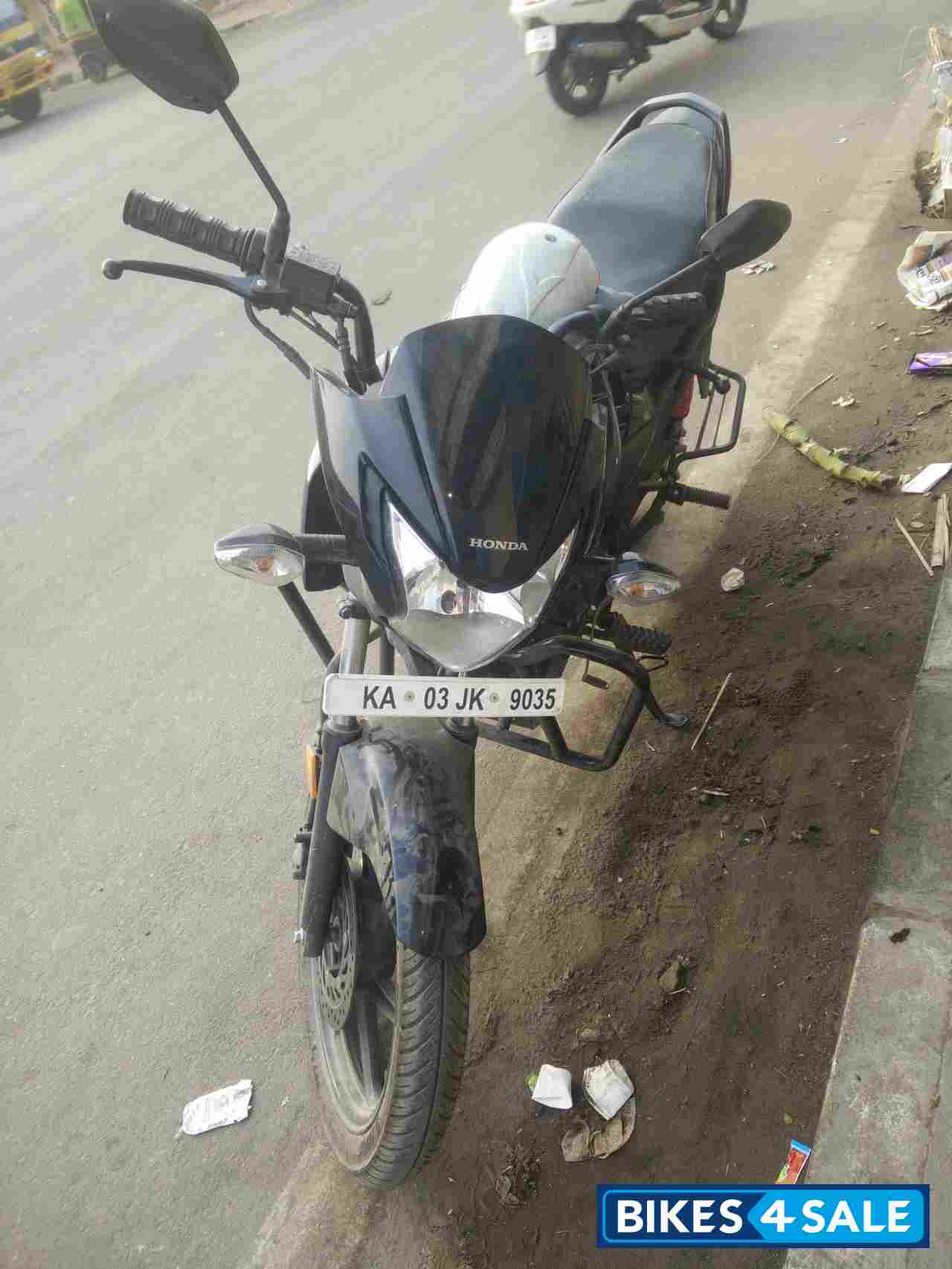 Black Honda Livo 110