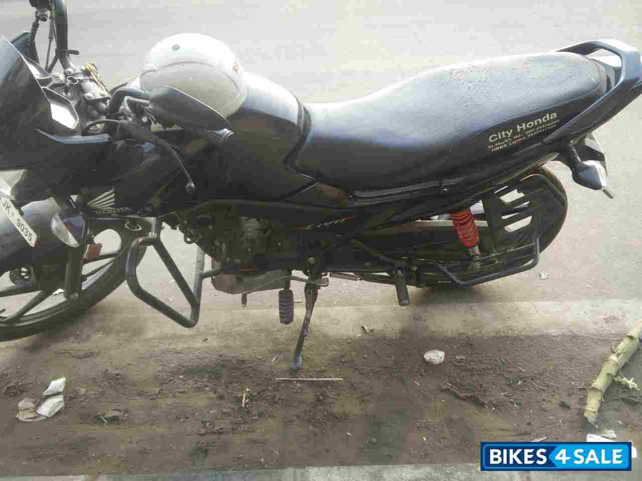 Black Honda Livo 110