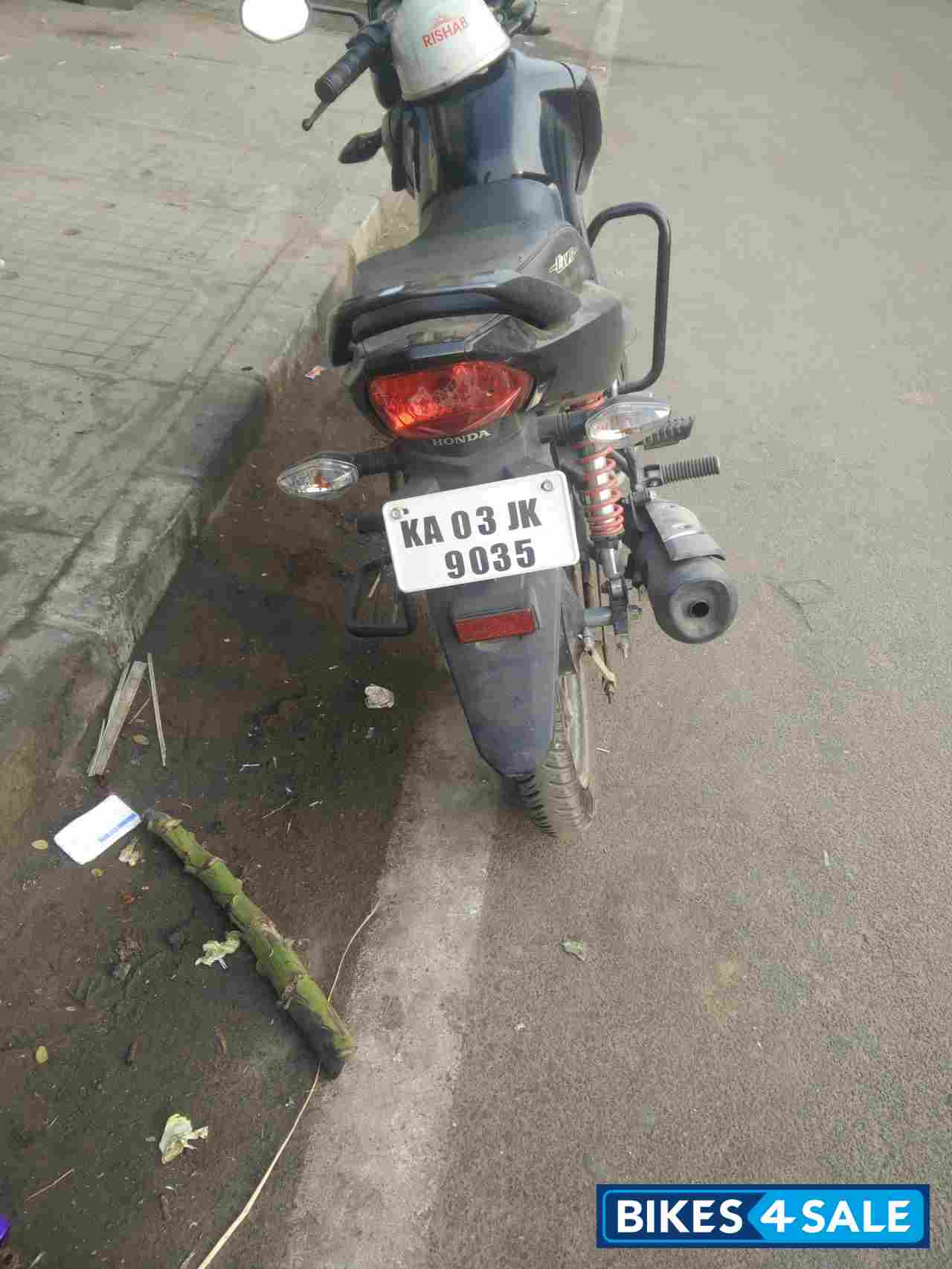 Black Honda Livo 110