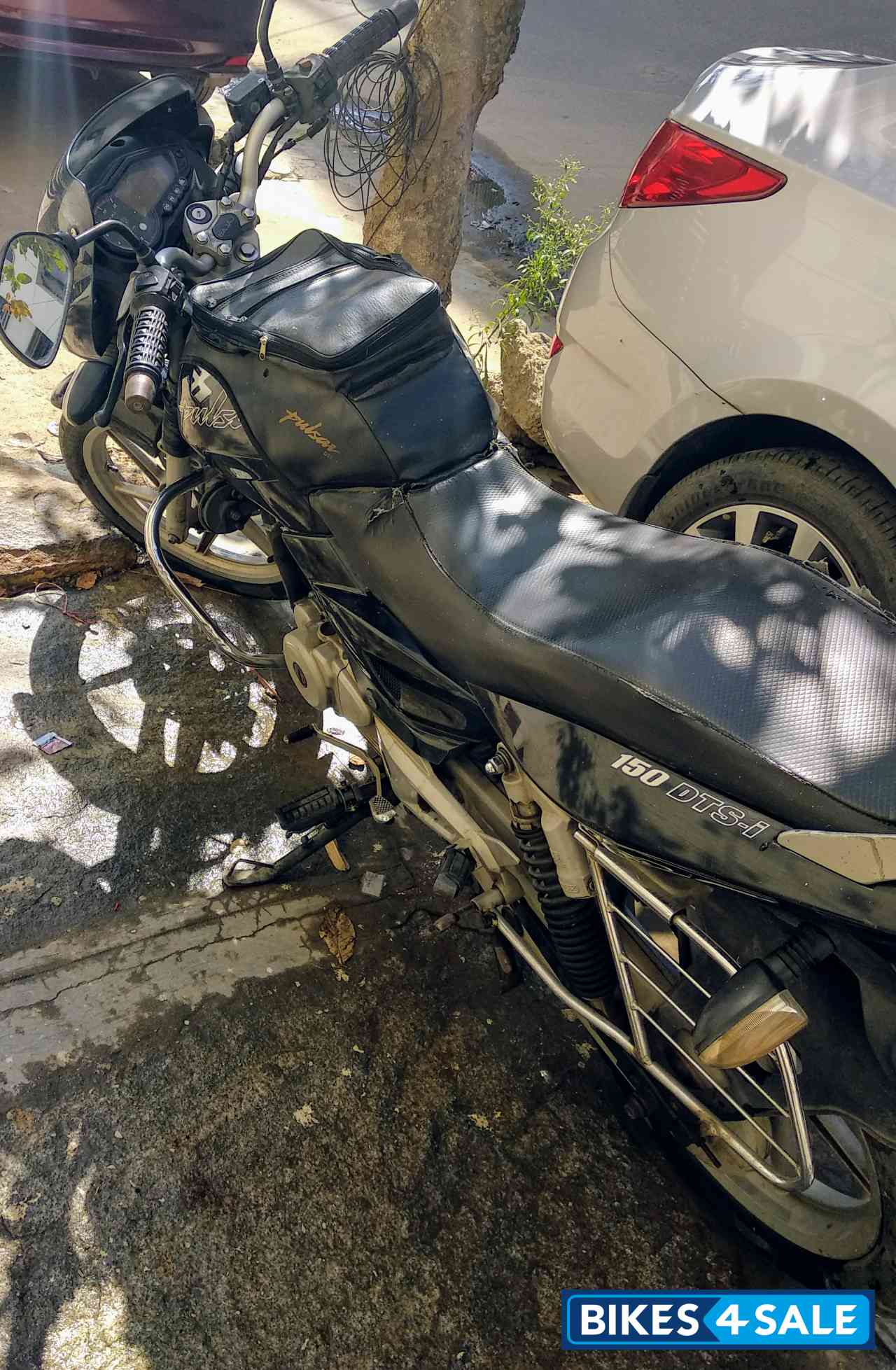 Black Bajaj Pulsar 150 DTSi Black Bajaj Pulsar 150 DTSi