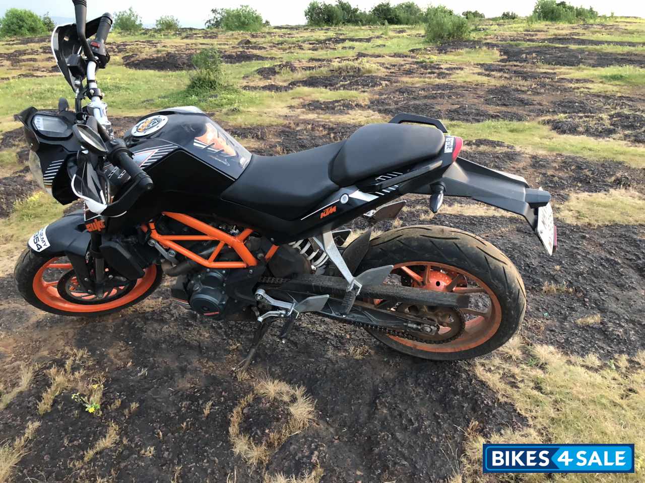 Black KTM Duke 390
