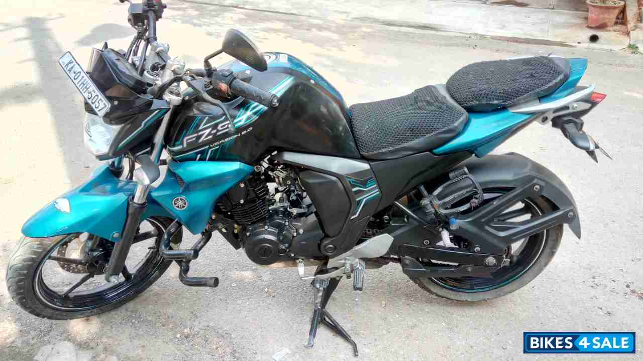 Turquoise Blue Yamaha FZ-S