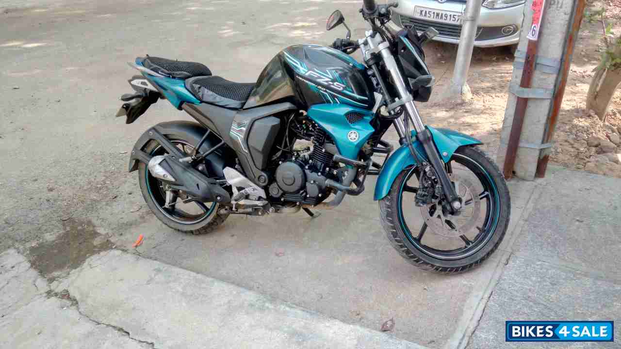 Turquoise Blue Yamaha FZ-S
