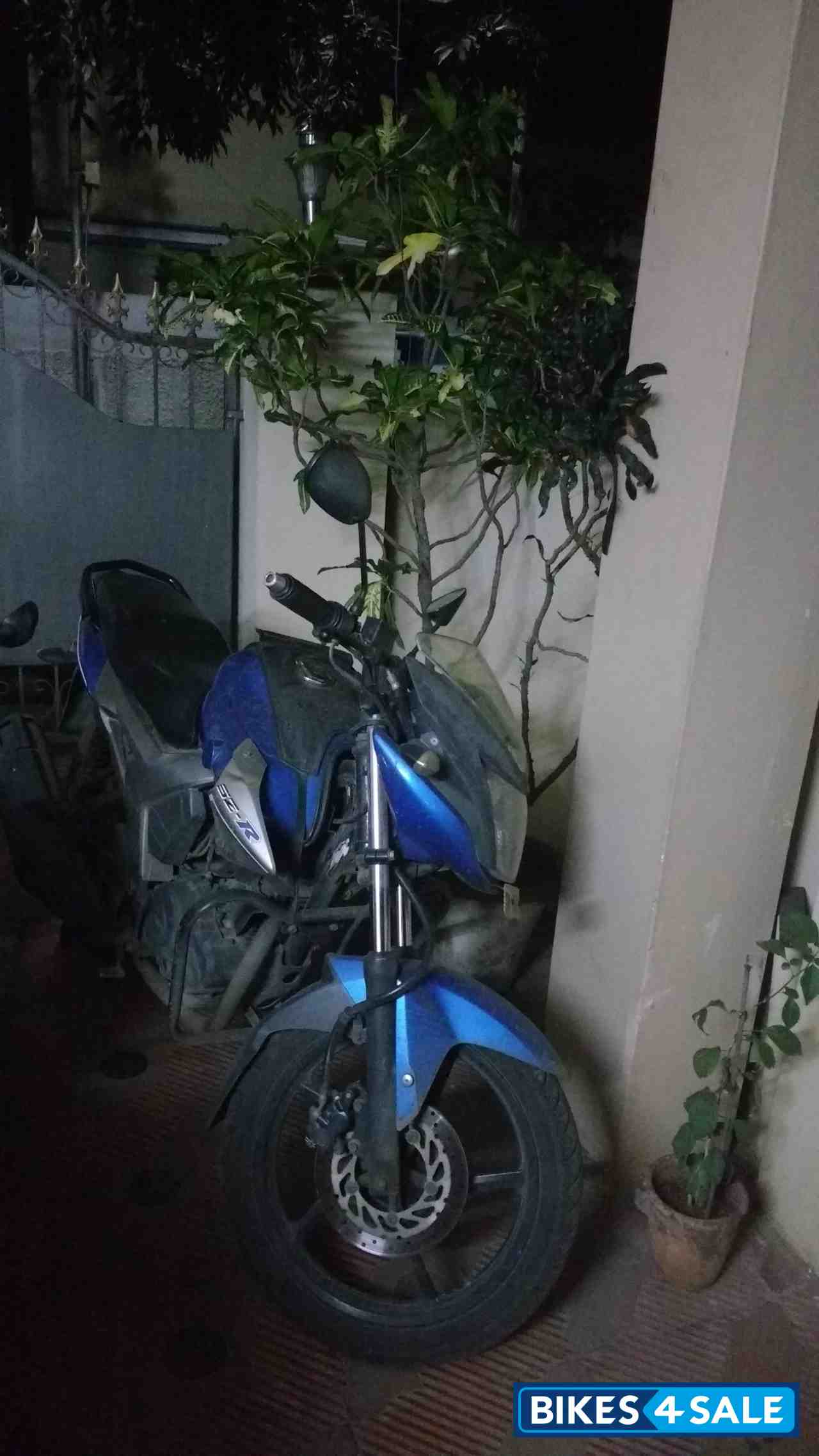 Blue Yamaha SZ-R