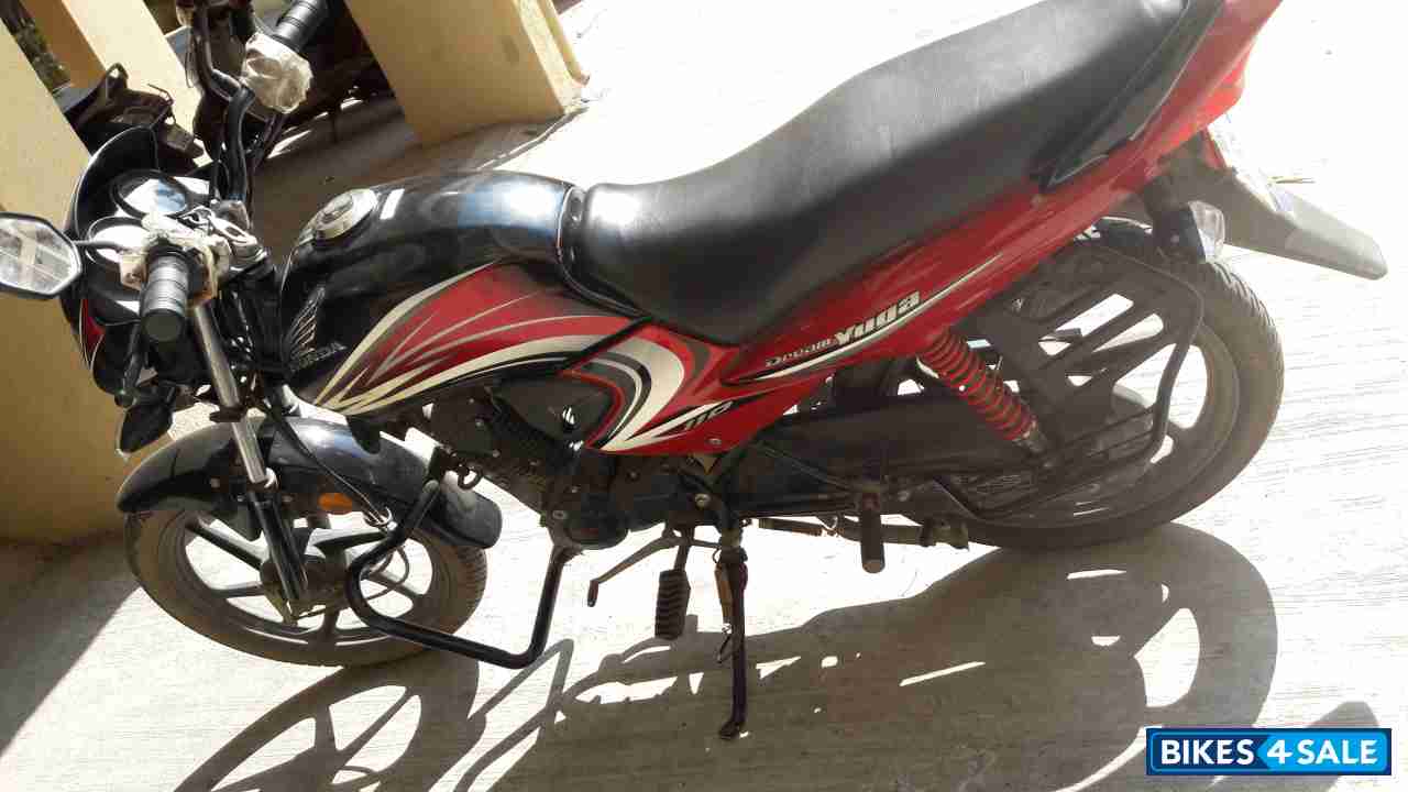 Red Black Honda Dream Yuga