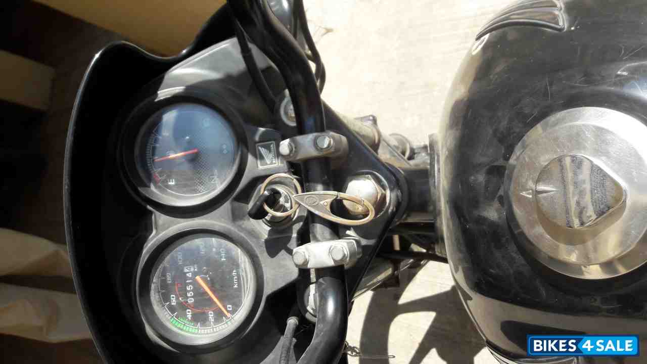 Red Black Honda Dream Yuga