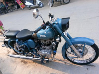 Royal Enfield Classic Squadron Blue