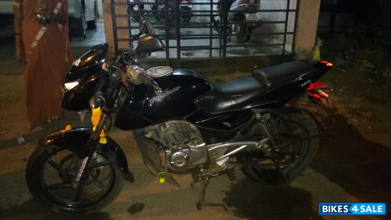 Black Bajaj Pulsar 180 DTSi