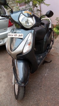 Grey Honda Aviator