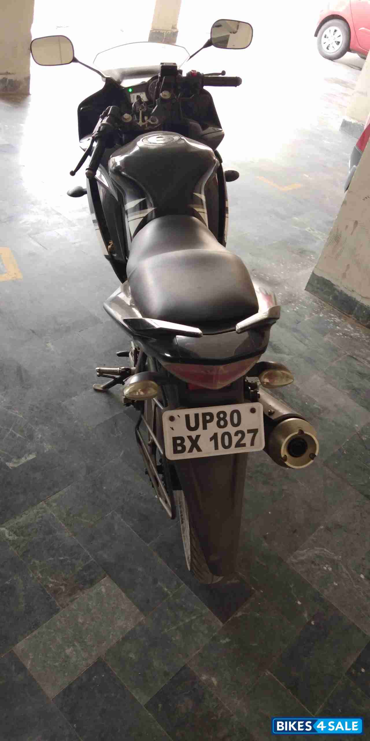 Black Yamaha YZF R15