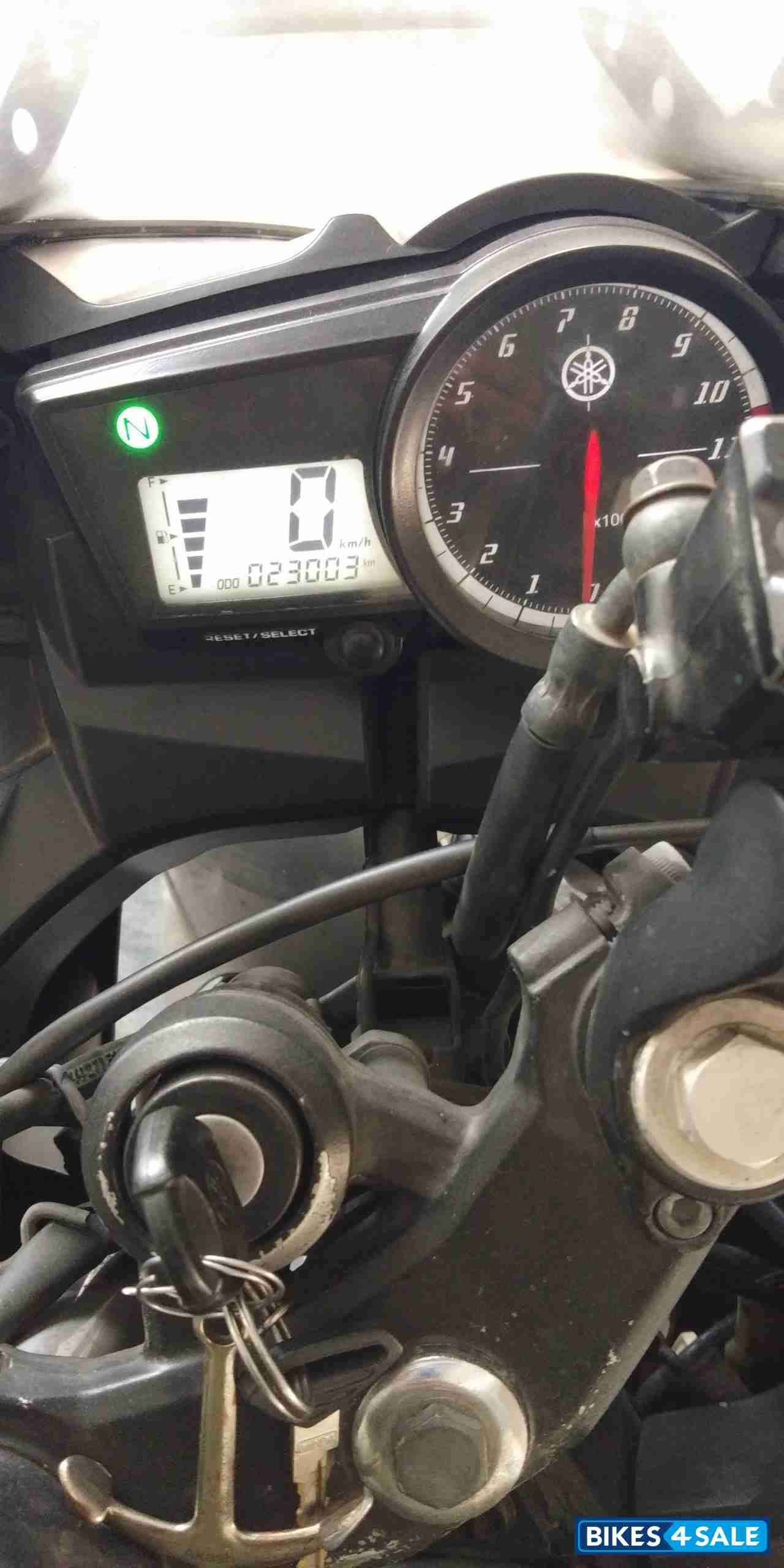 Black Yamaha YZF R15