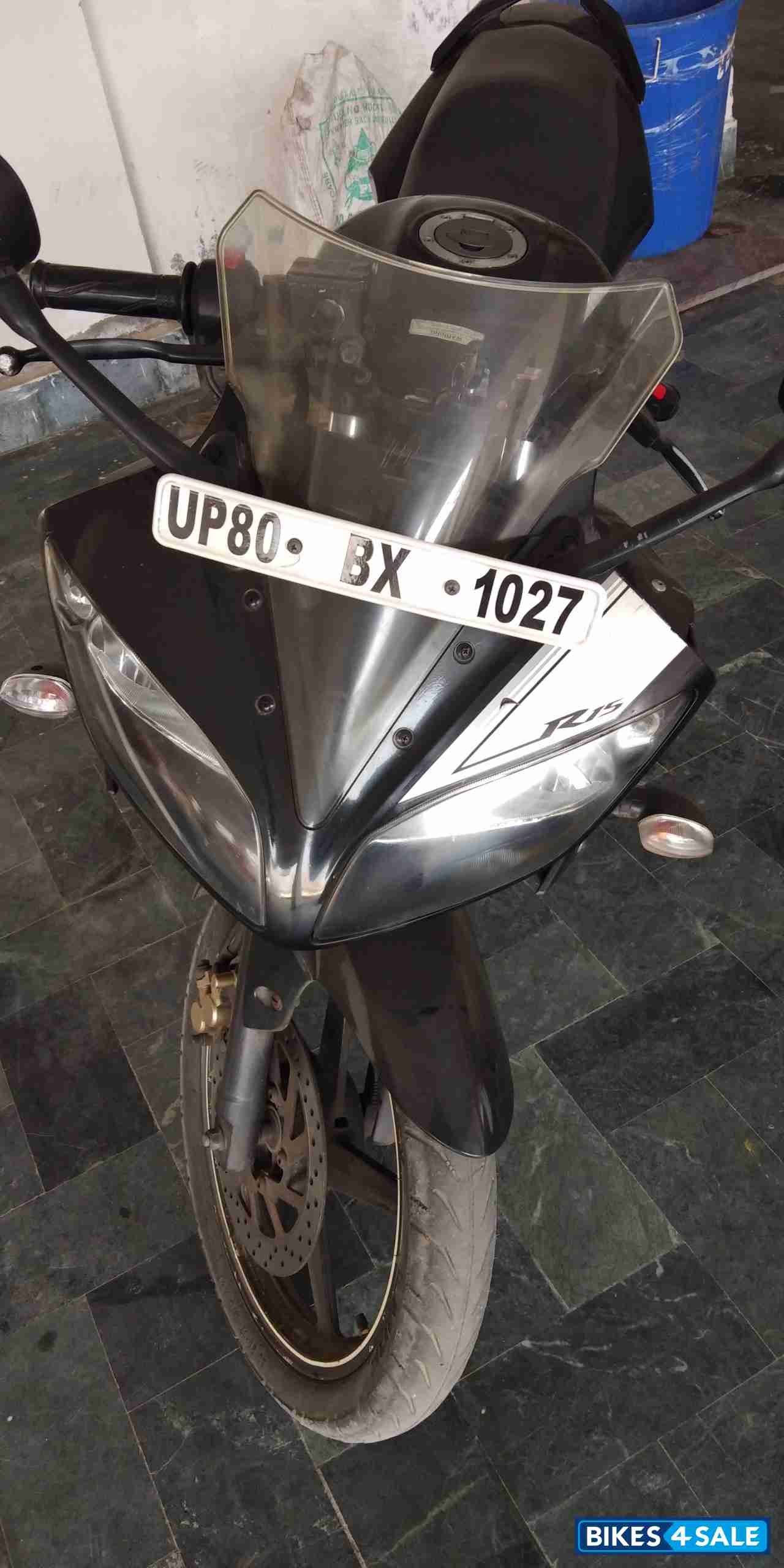 Black Yamaha YZF R15