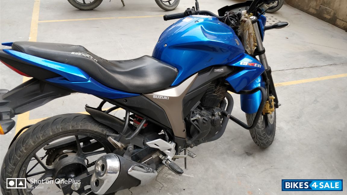 Blue Suzuki Gixxer 150
